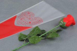 etui a rose 55cm coeur rouge
